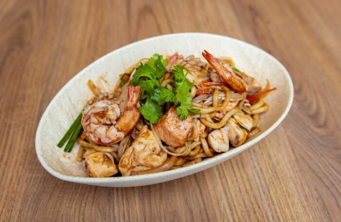 Seafood udon with black pepper sauce
