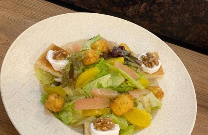 Baked goat cheese & brie salad